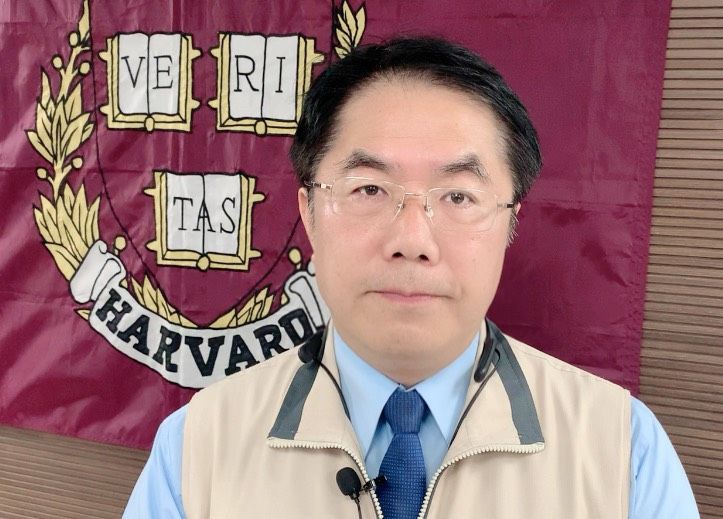 ▲台南市長黃偉哲在其臉書針對「線民」指控PO文，並強調市政做得好不好？請直球對決，市民自有評斷；不必以刻意的模糊打擊他，因為他光明磊落，禁得起考驗。（圖／翻攝自黃偉哲臉書，下同）