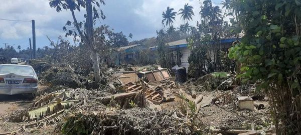 ▲▼東加王國境內的建築物、車輛、海岸線遭到火山灰嚴重覆蓋。（圖／翻攝自Twitter@ConsulateKoT）