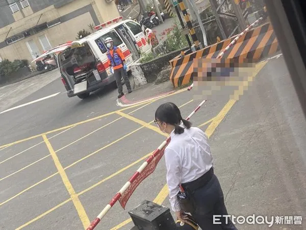 ▲▼ 台鐵南下列車約在13時10分左右行經中州平交道時發生鐵道事故。（圖／記者林悅翻攝）