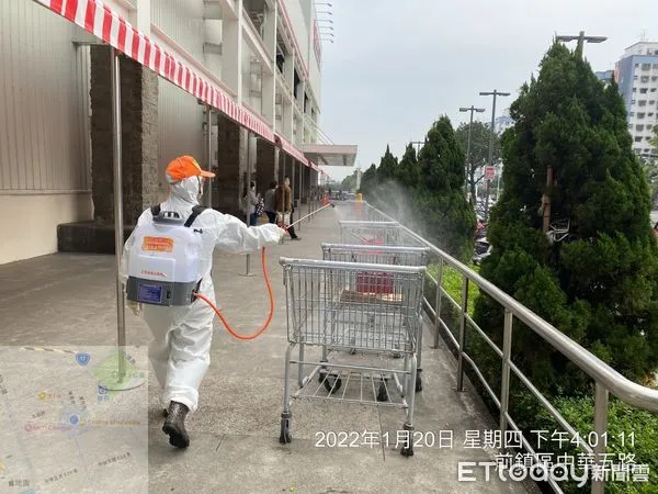 ▲▼高雄一家三口確診，環保局針對足跡進行清消。（圖／記者許宥孺翻攝）