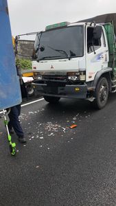 國1北上田尾段3大貨車連環撞　駕駛慘遭夾受困！現場一度回堵