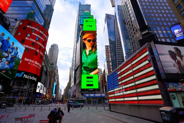 ▲▼壞特?te近日驚喜登上美國紐約時代廣場的高樓巨型螢幕。（圖／夢芝林提供）