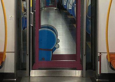 日本「每節車廂都有任意門」！網友笑回：開門會去陌生地方