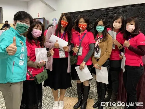 ▲陳俞融（左）宣布將二度參選台中市議員，並轉戰北區爭取綠營第二席（左）。（圖／陳俞融提供）