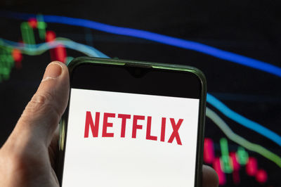Netflix股價暴跌！　謝金河：「震撼殺戮」恐影響台灣資本市場