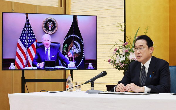 ▲▼日本首相岸田文雄與美國總統拜登舉行視訊會議。（圖／路透）