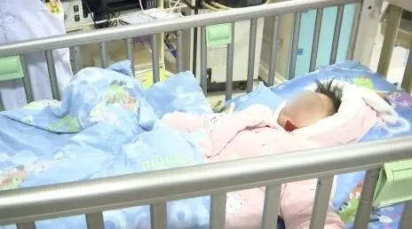 ▲▼爸爸在家放煙火　害3歲女兒住進ICU。（圖／翻攝紅網）