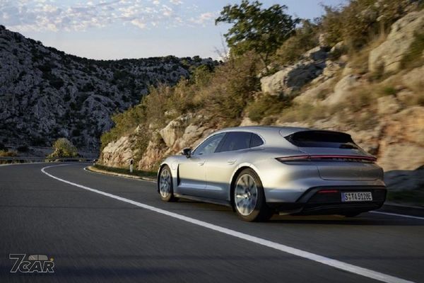 Porsche Taycan Sport Turismo 登場