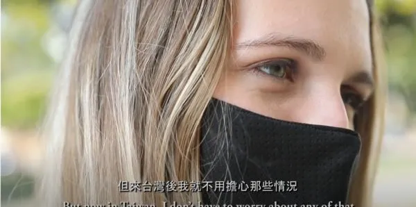 ▲▼捷克正妹Martina表示，在中國不能開政治玩笑，但在台灣都不要擔心這些情況。（圖／翻攝自YouTube／Stopkiddinstudio）