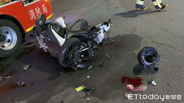 ▲▼水箱車在執勤途中，遭到16歲少年騎車撞上。（圖／記者游宗樺攝）