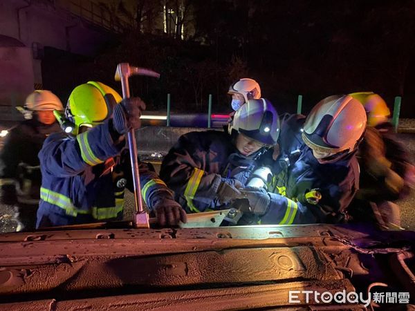 ▲▼國道1號南下台中后里段死亡車禍，夫妻雙亡。（圖／記者鄧木卿翻攝）