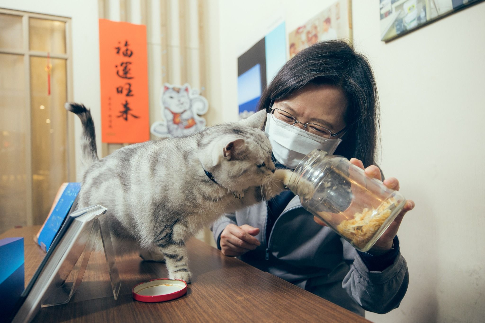 ▲▼蔡英文到台北市萬華的「家香味」餐廳。過年留稿專用。（圖／文化總會提供）