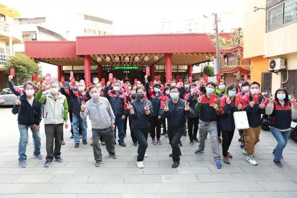 ▲副市長沈慧虹慰勉終年辛勞的清潔隊員。（圖／新竹市政府提供）