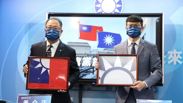 ▲▼國民黨召開「國民黨駐美代表處階段成果報告」記者會宣布，該黨駐美代表處已落腳華府賓州大道601號，在台訂製的代表處牌匾以2004年至2008年期間曾在華府飄揚過的國民黨黨旗、國旗將一起重回華府。（圖／國民黨提供）