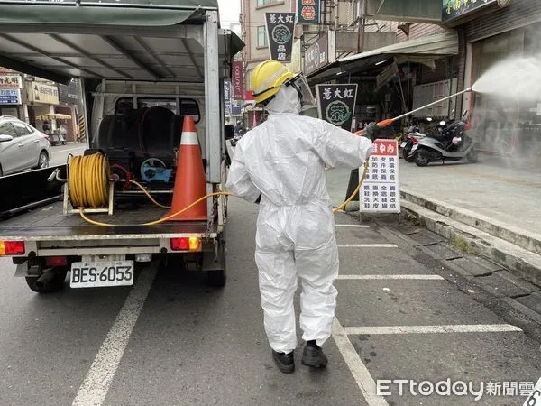 ▲台南市長黃偉哲表示，案18533、18561曾經到過新化年貨大街，經果菜市場及經發局多方討論後，為避免感染鍊擴大，市府決定停辦新化年貨大街。（圖／記者林悅翻攝，下同）