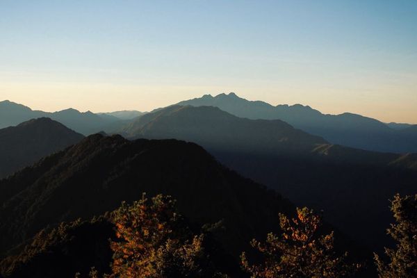 ▲▼玉山山脈的百岳之一「西巒大山」。（圖／ReadyGo提供）