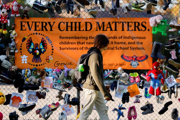 ▲▼加拿大2021年通過立法，將9月30日定為「全國真相與和解日」法定假日，以悼念在印地安人寄宿學校喪生的兒童。（圖／路透）