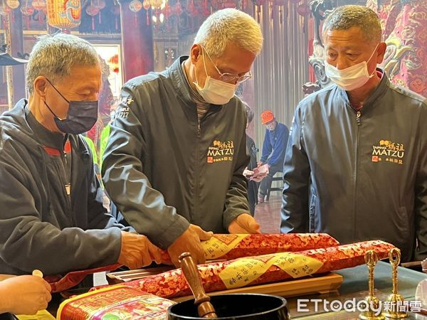 ▲雲林西螺鎮福興宮在農曆十二月廿四日「送神日」依古例在舉行「送神封籤、謝太歲」儀式。（圖／記者蔡佩旻翻攝）