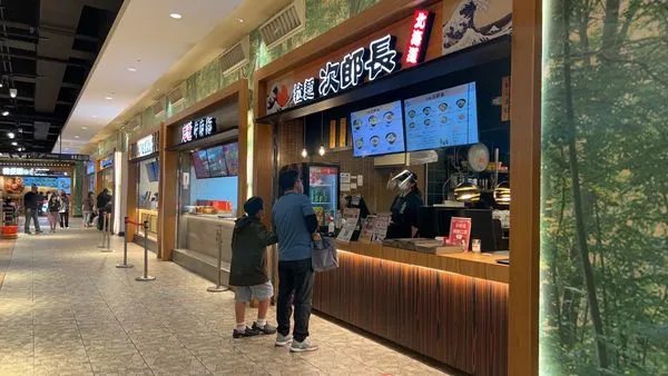 ▲▼有民眾花了530元吃麗寶樂園拉麵，結果爽中統一發票200萬元。（圖／麗寶樂園提供）