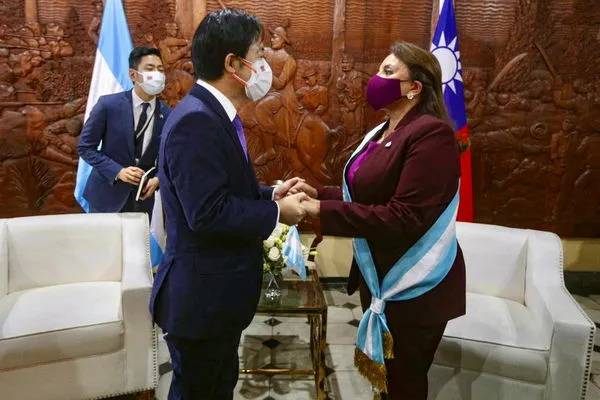 ▲▼副總統賴清德於宏都拉斯時間26日晚間，與宏都拉斯新任總統卡蕬楚（Xiomara Castro）會面。（圖／路透）