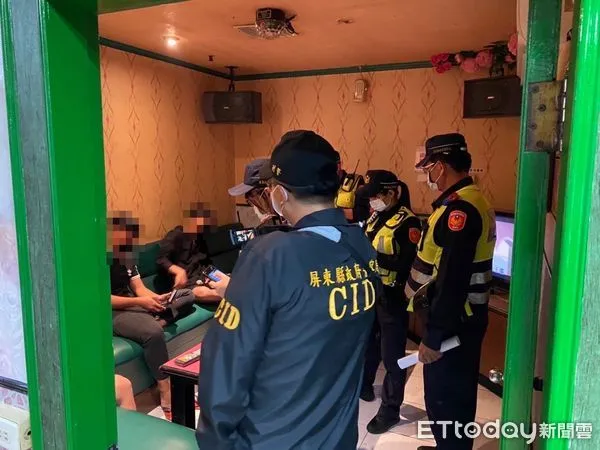 ▲恆春警方擴大臨檢小吃部、KTV、酒吧、複合式釣蝦場等複雜場所             。（圖／記者陳崑福翻攝，下同）