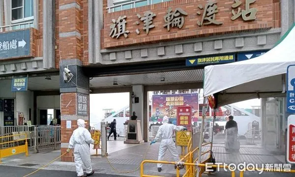 ▲▼熱點全面消毒！旗津啟動大規模環境清消　動員80人守社區防線。（圖／記者賴文萱翻攝）