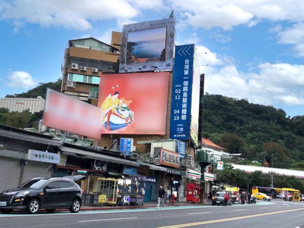 ▲文化總會與連江縣合辦「馬祖國際藝術島」，台北西門、士林已掛上大型看板宣傳。（圖／文化總會攝）