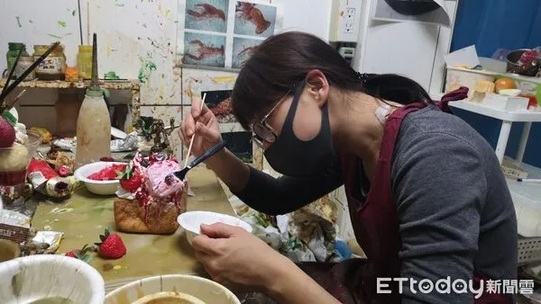 ▲▼  莊維恩製作的食品模型幾乎讓人分辨不出真假。（圖／記者黃彥傑攝）