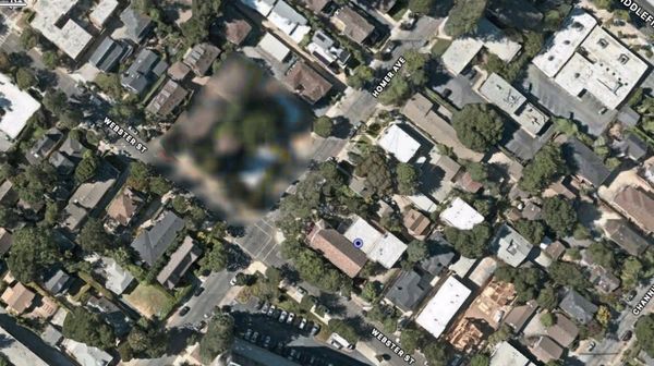 ▲▼Google地圖建物出現詭異馬賽克 原來這是他的家。（圖／翻攝自Google地圖）