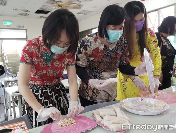 ▲移民署南區事務大隊屏東縣服務站與枋山鄉新住民關懷協會提前歡喜過年             。（圖／記者陳崑福翻攝，下同）