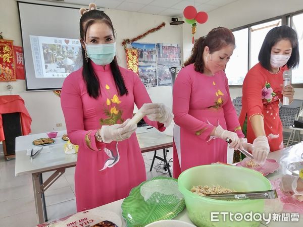 ▲移民署南區事務大隊屏東縣服務站與枋山鄉新住民關懷協會提前歡喜過年             。（圖／記者陳崑福翻攝，下同）