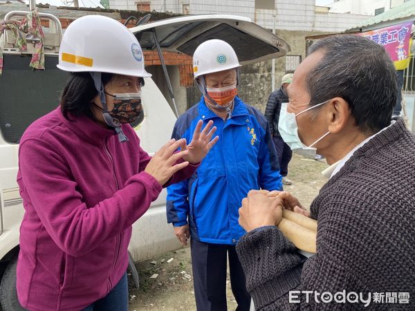 ▲台南市勞工局「做工行善團」行「繕」不斷，過年前仍馬不停蹄的趕工修屋，要讓修繕案家安居過好年。（圖／記者林悅翻攝，下同）