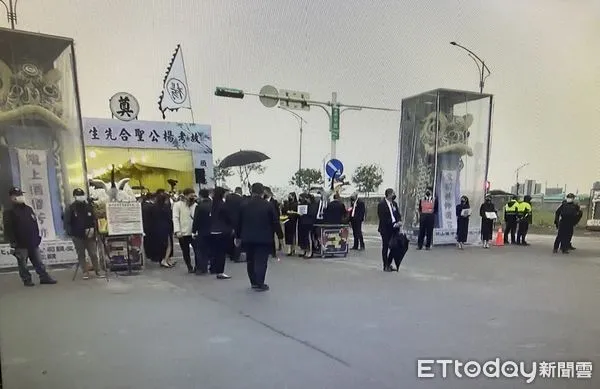 ▲▼竹聯幫仁堂弘仁會大哥楊聖合病逝，在小年夜當天舉辦告別式。（圖／記者邱中岳翻攝）