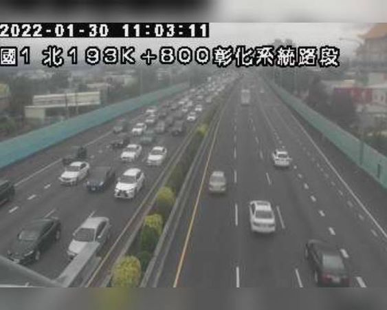 ▲國道1號彰化路段發生3車連撞車禍。（圖／翻攝即時影像監視器）