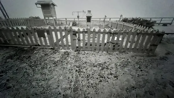 ▲▼玉山氣象站初一降雪。（圖／中央氣象局提供）