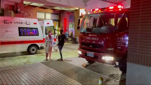 ▲▼彰濱秀傳醫院初一晚間冒出濃煙。（圖／翻攝我愛消防車臉書）