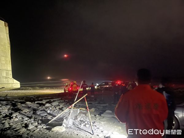 ▲▼岸巡人員抵達現場只發現男子車輛及手機，隨即協調展開海陸空搜救。（圖／第一三岸巡隊提供，下同）