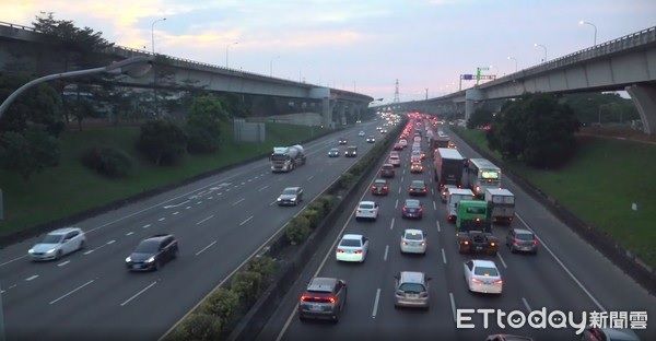 ▲▼高速公路路況。（圖／黃軍瑋、呂佳賢攝）