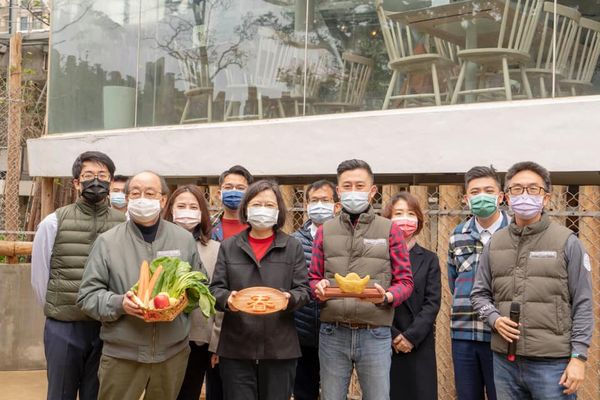 ▲▼蔡英文到新竹市立動物園發放加菜金。（圖／翻攝林智堅臉書）