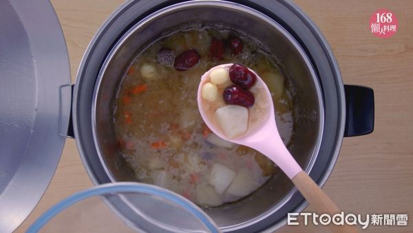銀耳蓮子湯（圖／168懶人料理）