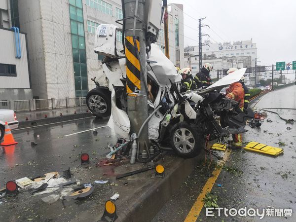 ▲▼國道車禍。（圖／記者沈繼昌翻攝）