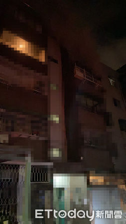 ▲台南市永康區忠孝路76巷1棟公寓4樓，大年初三晚上傳出火警，火勢迅速被撲滅，惟52歲住戶已無生命跡象。（圖／民眾提供，下同）