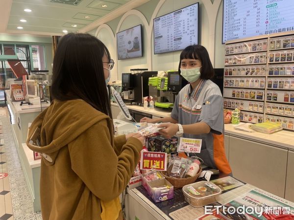 ▲學童可憑券至台南市統一超商、全家、萊爾富及OK便利商店等4家超商門市兌換各類美味餐食，提升學童兌換方便性及選擇多元性。（圖／記者林悅翻攝，下同）