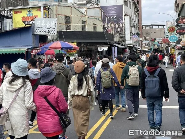 ▲國旅觀光大城台南，好吃好玩又富有年味文化氣息，嚴格執行防疫工作，各大景點人潮滿滿。（圖／記者林悅翻攝，下同）