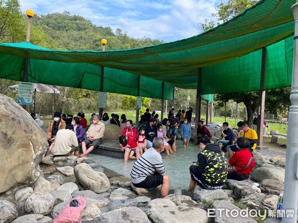 ▲國旅觀光大城台南，好吃好玩又富有年味文化氣息，嚴格執行防疫工作，各大景點人潮滿滿。（圖／記者林悅翻攝，下同）