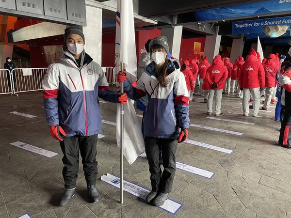 ▲▼中華代表團參加北京冬奧開幕儀式，黃郁婷與何秉睿一起掌旗。（圖／中華奧會提供）