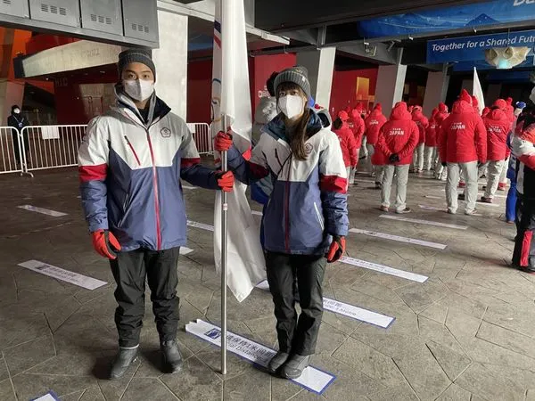 ▲▼中華代表團參加北京冬奧開幕儀式，黃郁婷與何秉睿一起掌旗。（圖／中華奧會提供）