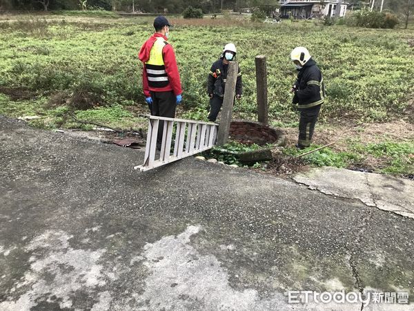 ▲▼男子墜入廢棄古井身亡。（圖／記者黃孟珍翻攝）