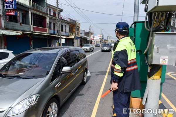 ▲屏東縣政府警察局長劉印宮慰問潮州警分局員警             。（圖／記者陳崑福翻攝，下同）