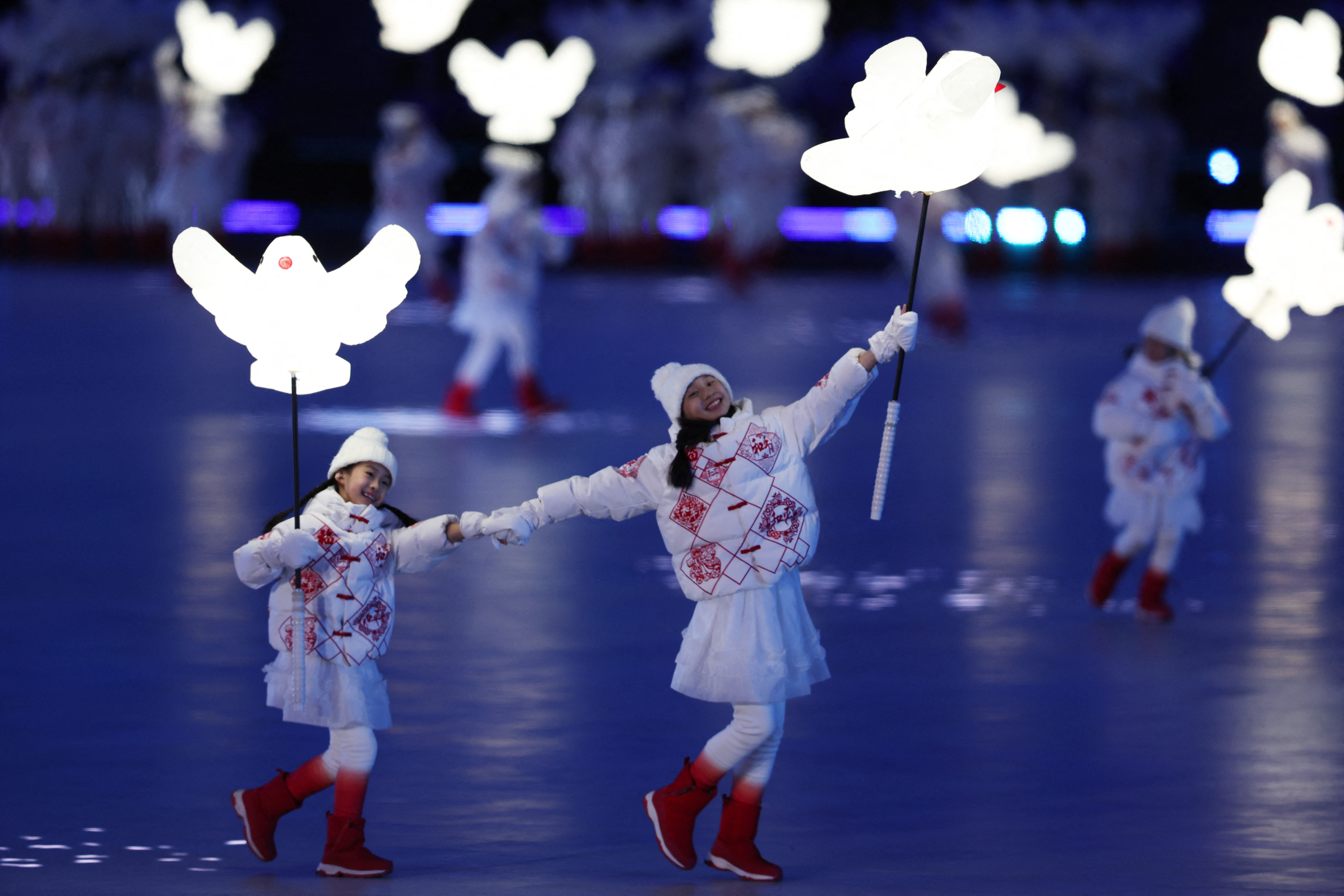 ▲▼北京冬奧開幕式掉隊的小鴿子。（圖／路透社）
